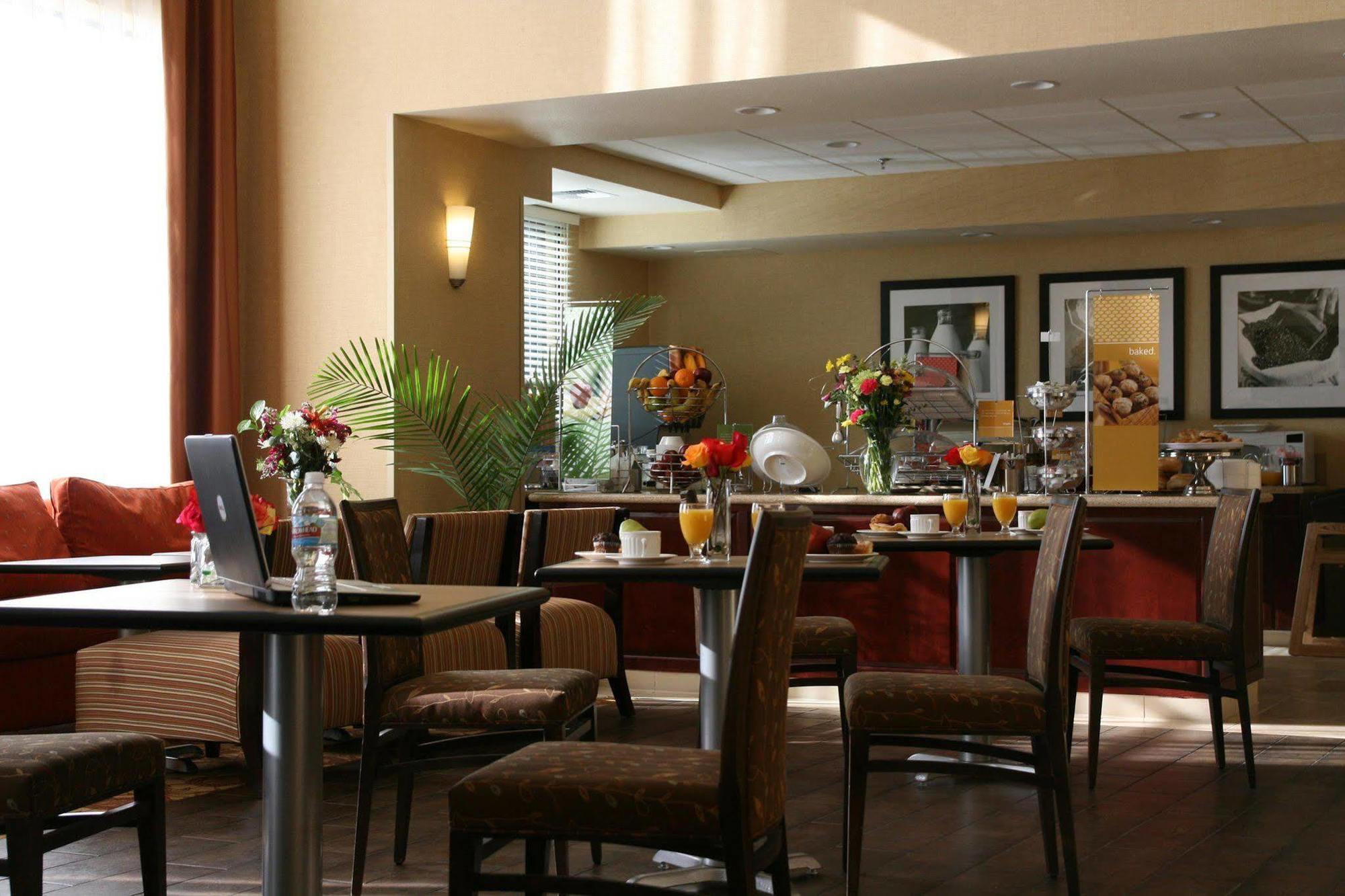 Hampton Inn & Suites Oakland Airport-Alameda Restoran gambar